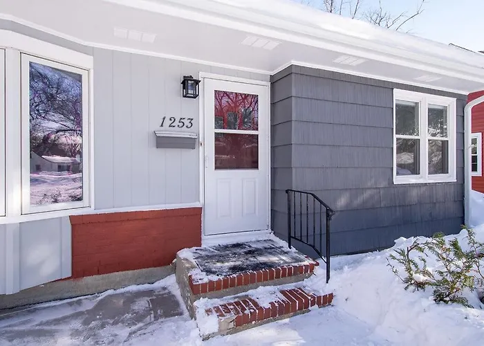 New Charming In The Heart Of North Holiday home
