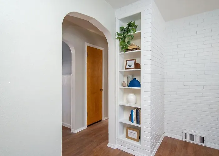 New Charming In The Heart Of North Holiday home *