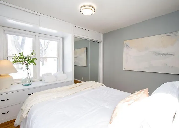 New Charming In The Heart Of North Holiday home Fargo