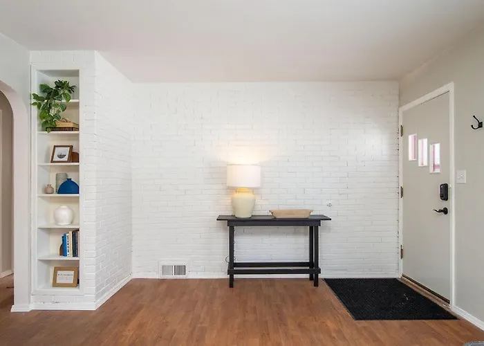 Holiday home New Charming In The Heart Of North Fargo