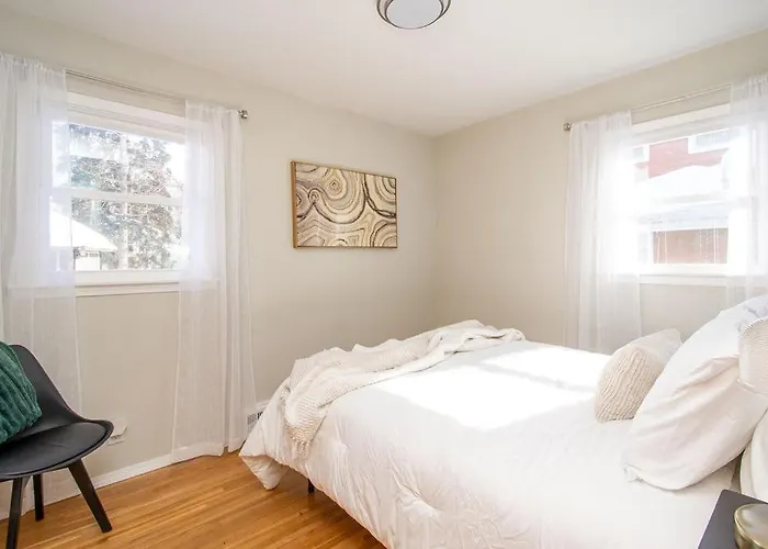 Holiday home New Charming In The Heart Of North Fargo