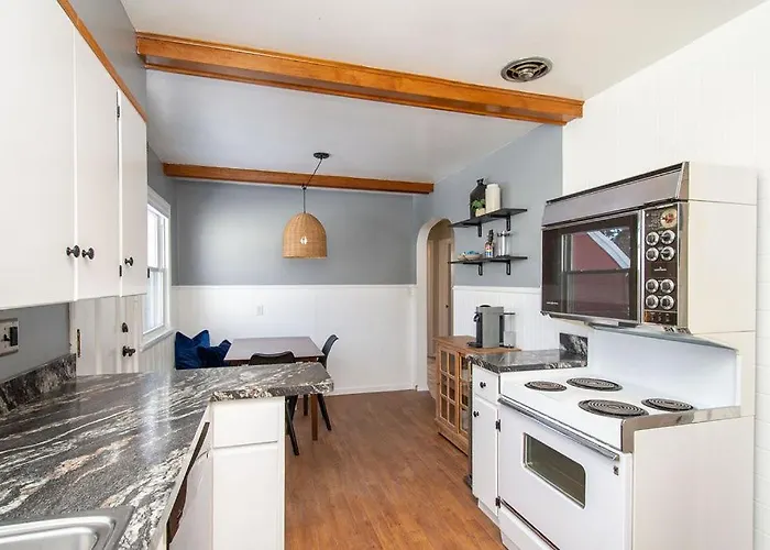 Holiday home New Charming In The Heart Of North Fargo