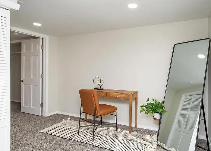 New Charming In The Heart Of North Holiday home *