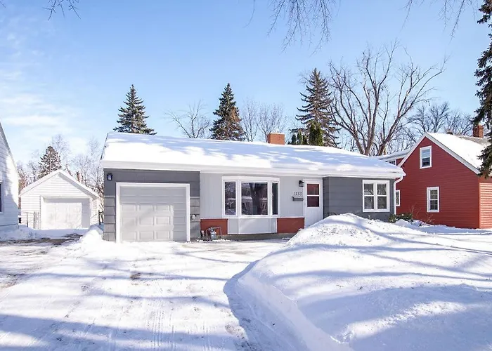 Holiday home New Charming In The Heart Of North Fargo