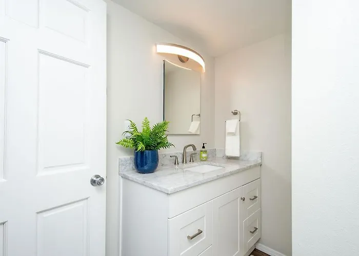 New Charming In The Heart Of North Holiday home *